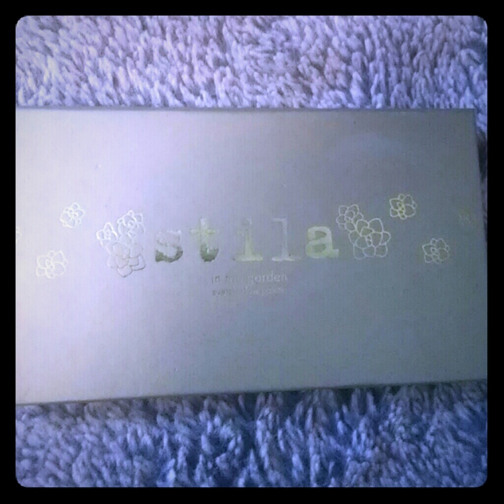 Stila in the garden palette