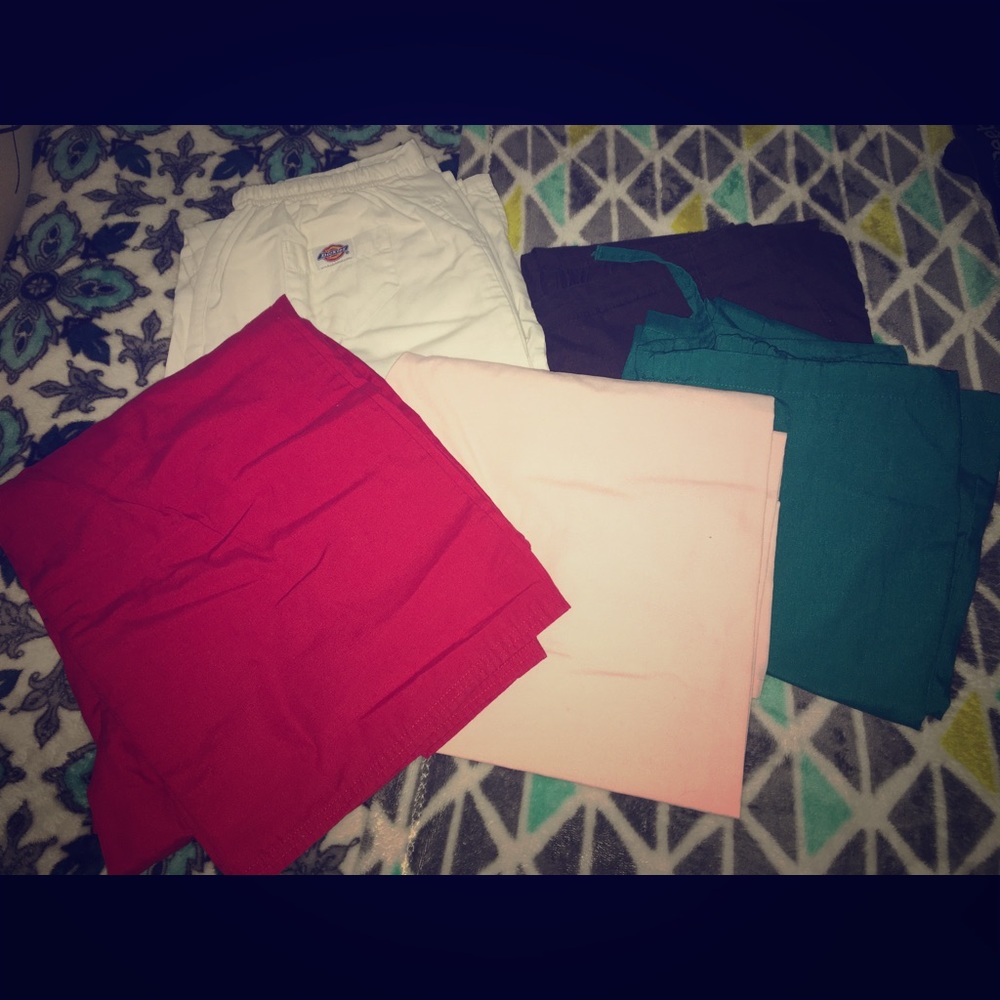 M/L 5 Scrub Bottoms Bundle