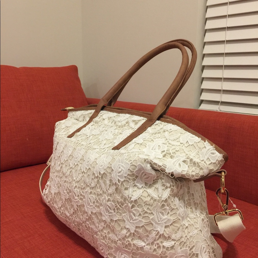 🎉SALE🎉🌷Save big on Best of Bags🌷 - Picture 5 of 8