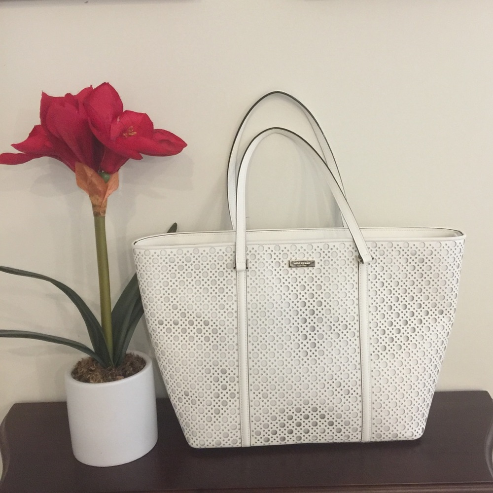 🎉SALE🎉🌷Save big on Best of Bags🌷 - Picture 7 of 8