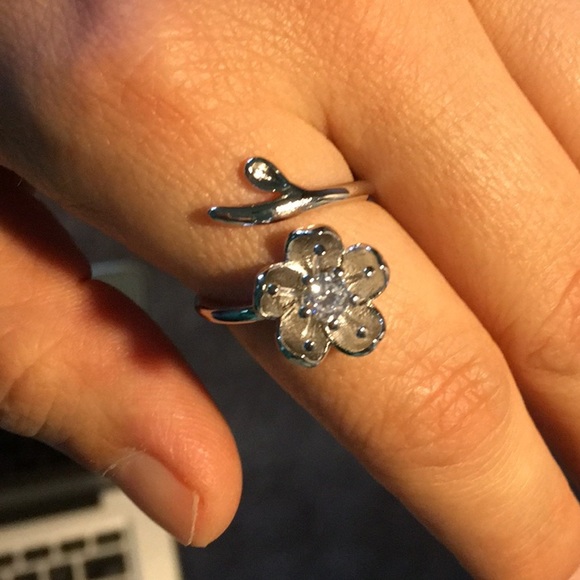 925 Stamped Adjustable Flower Ring. - Picture 2 of 5