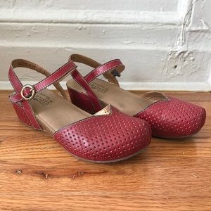 L'Artiste Lizzie Sandal by Spring Step