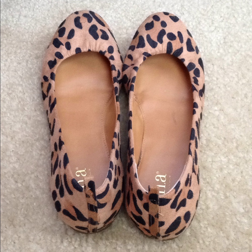 a.n.a. Pony hair flats 🌸