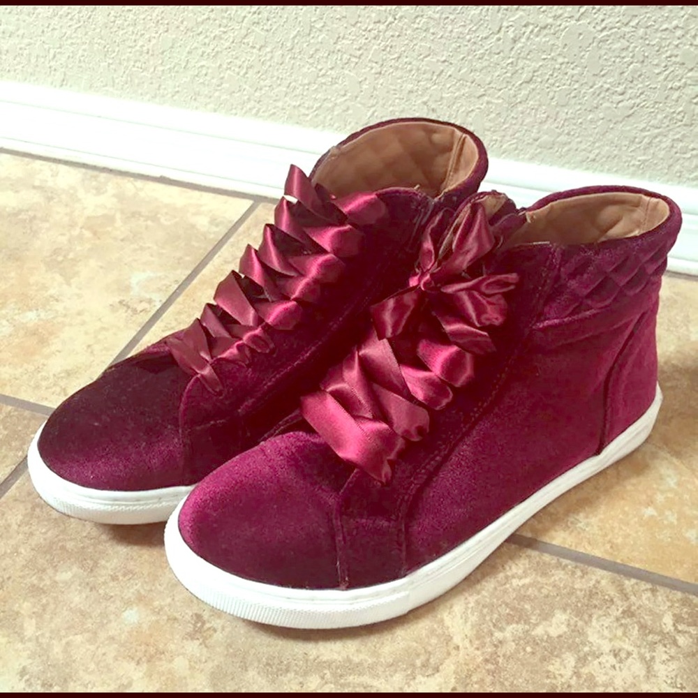 Steve madden velvet sneakers size 9