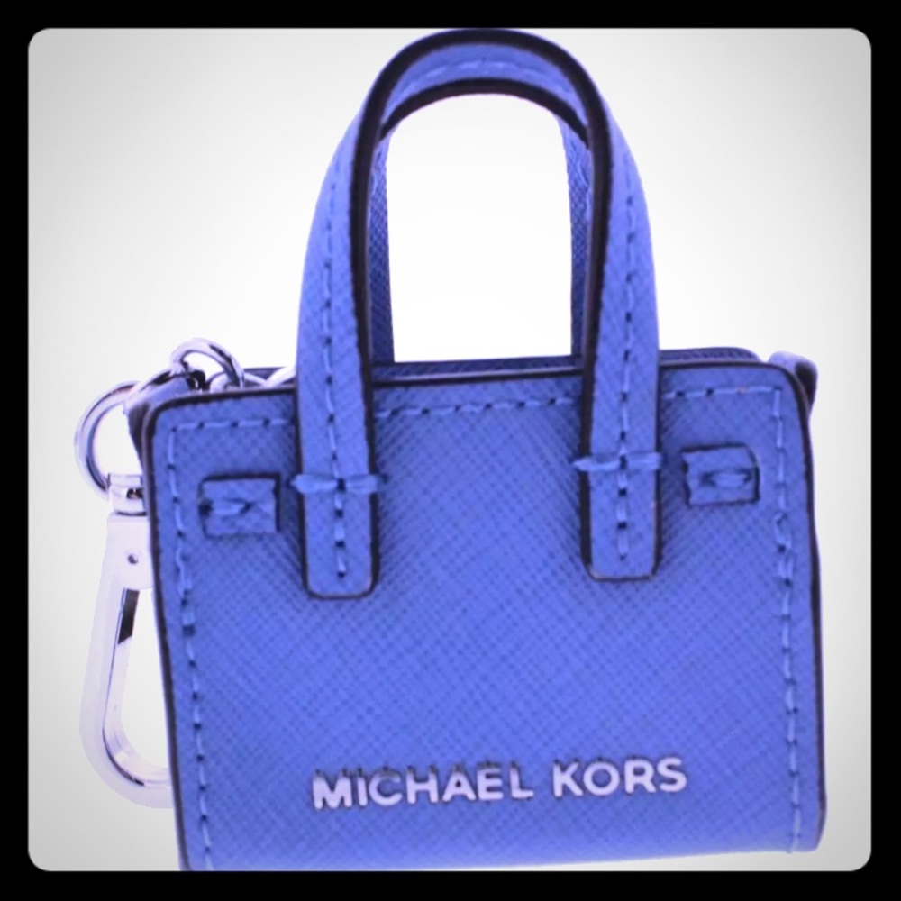 NWT Michael Kors Dillion Signature Key Chain 3117