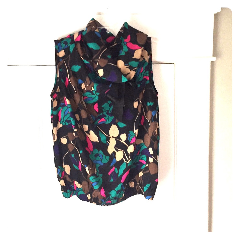 ⭐️3/$20 Apostrophe cowl neck sleeveless top