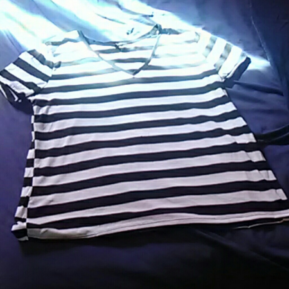 Black and white t shirt