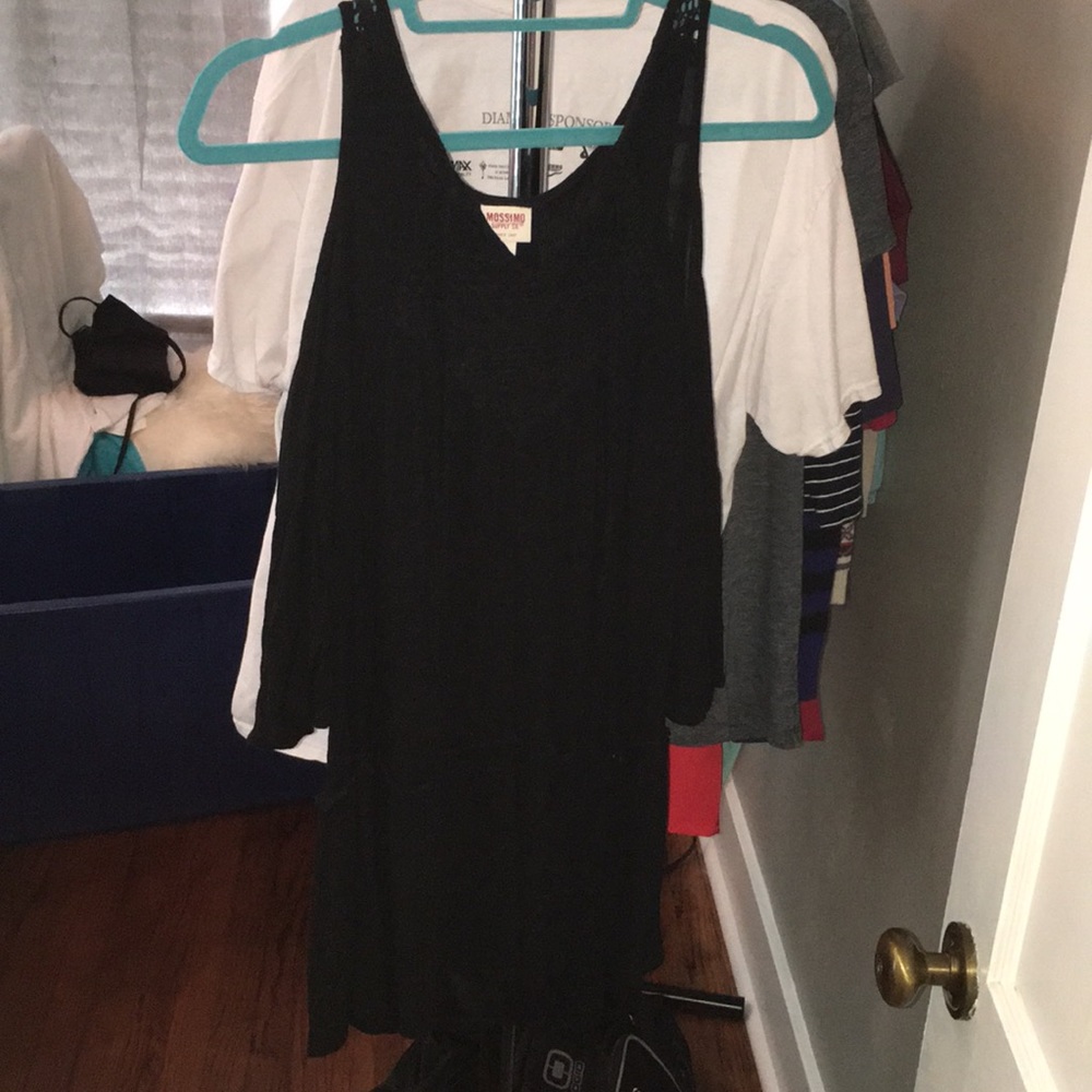 Black shoulder cut out dress