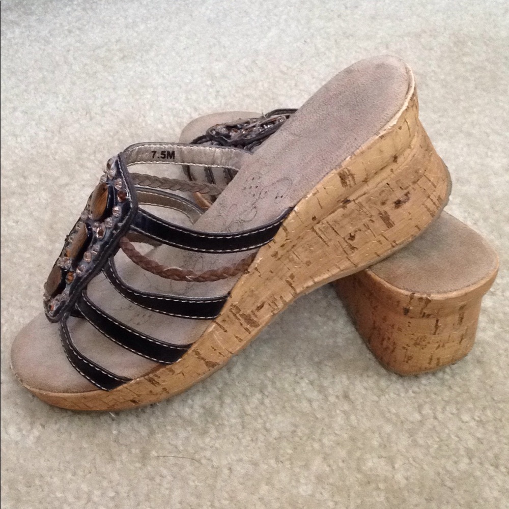 Stacked heel sandals size 7.5 - Picture 2 of 3