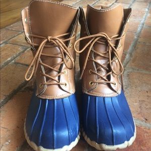 ⚡️PRICE DROP⚡️Women's size 9 duck Boots