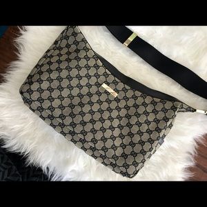 (New Fall Listing) Authentic Gucci Cross-body bag