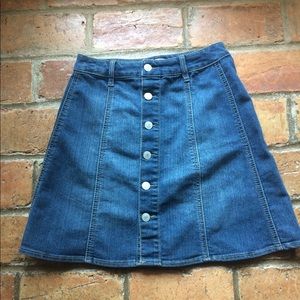 Trendy button up denim high waisted skirt: size 0