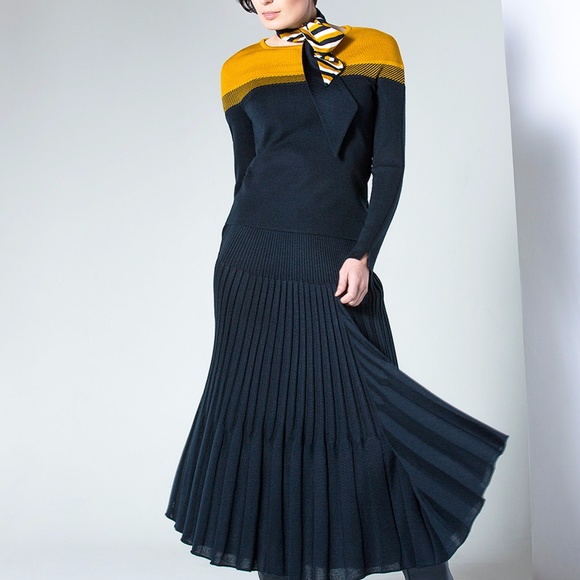 WOOL JERSEY KNIT PLEATED SKIRT LONG MADE IN EUROPE - Picture 2 of 2