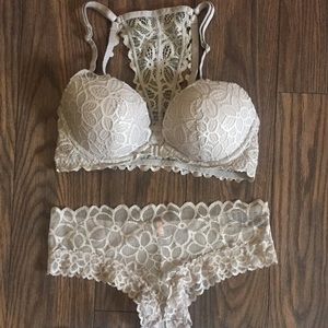 Beautiful Silver bra and silver and mint cheeky!