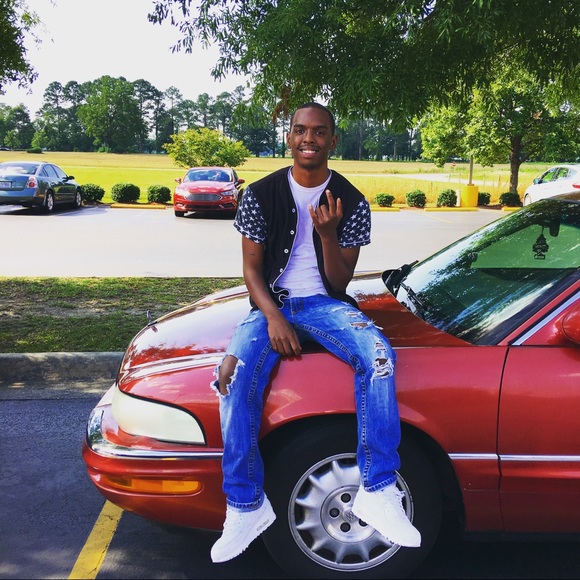 Meet your Posher, Chris - Picture 1 of 1