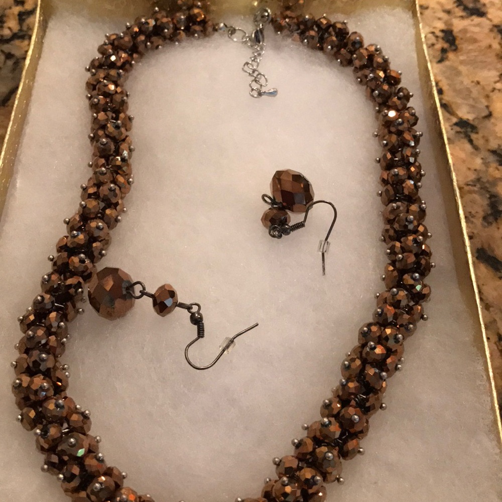 Necklace and earrings set new