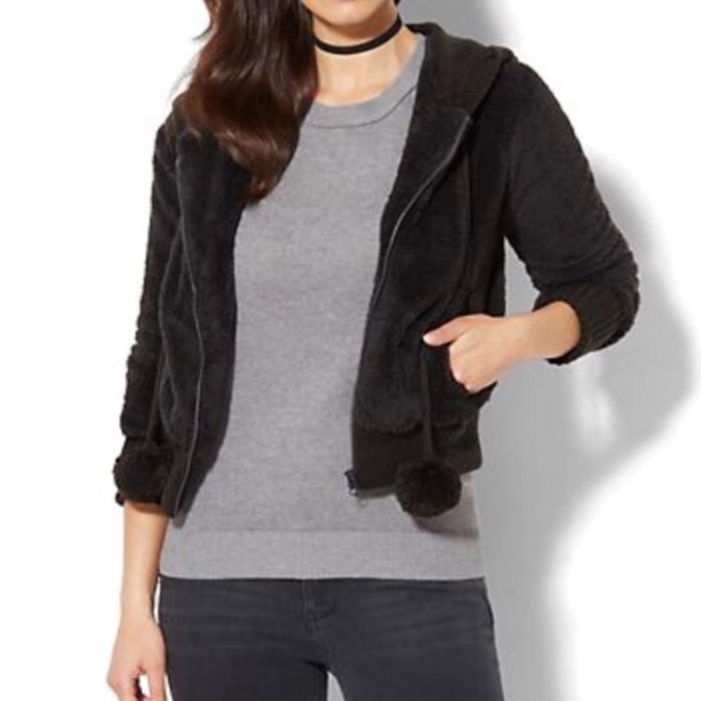 NWT New York & Co Black Faux Fur Hooded Pom Jacket - Picture 7 of 8