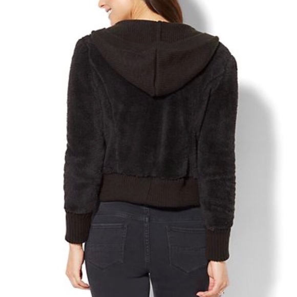 NWT New York & Co Black Faux Fur Hooded Pom Jacket - Picture 8 of 8