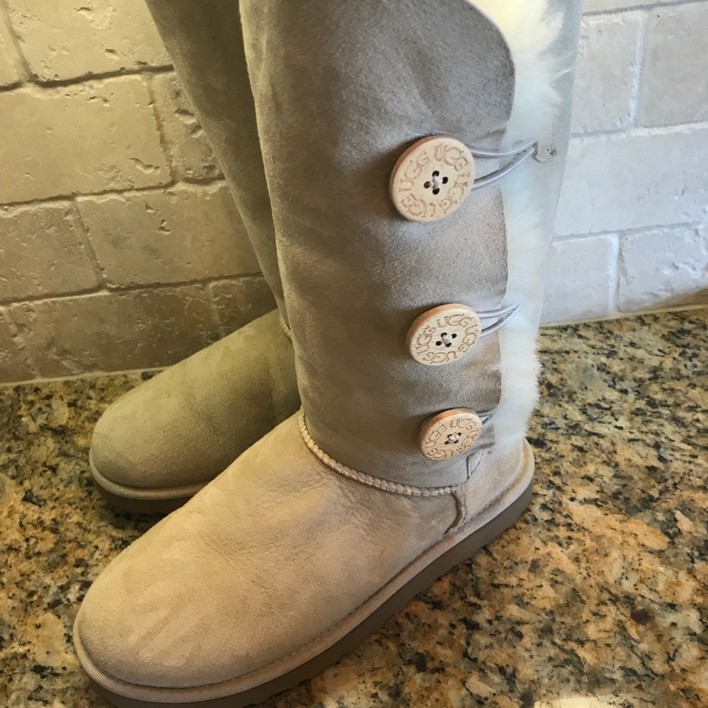 Ugg boots size 8 in perfect condition.