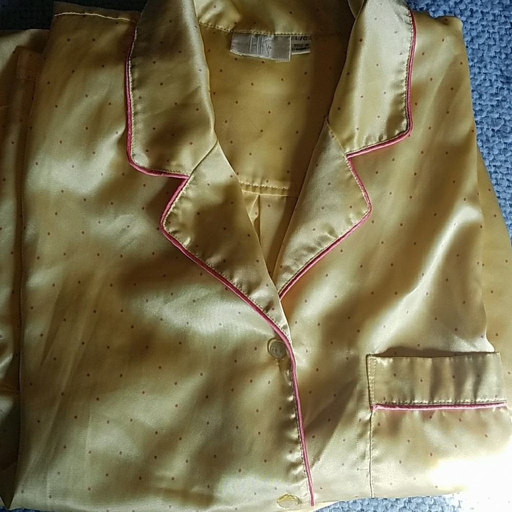 Silky pajamas Sooo Comfyyyy