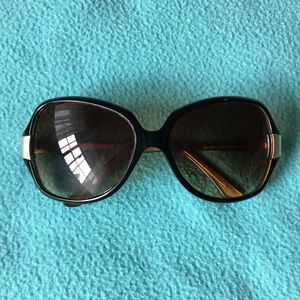 Oversized brown rectangular sunglasses 😎