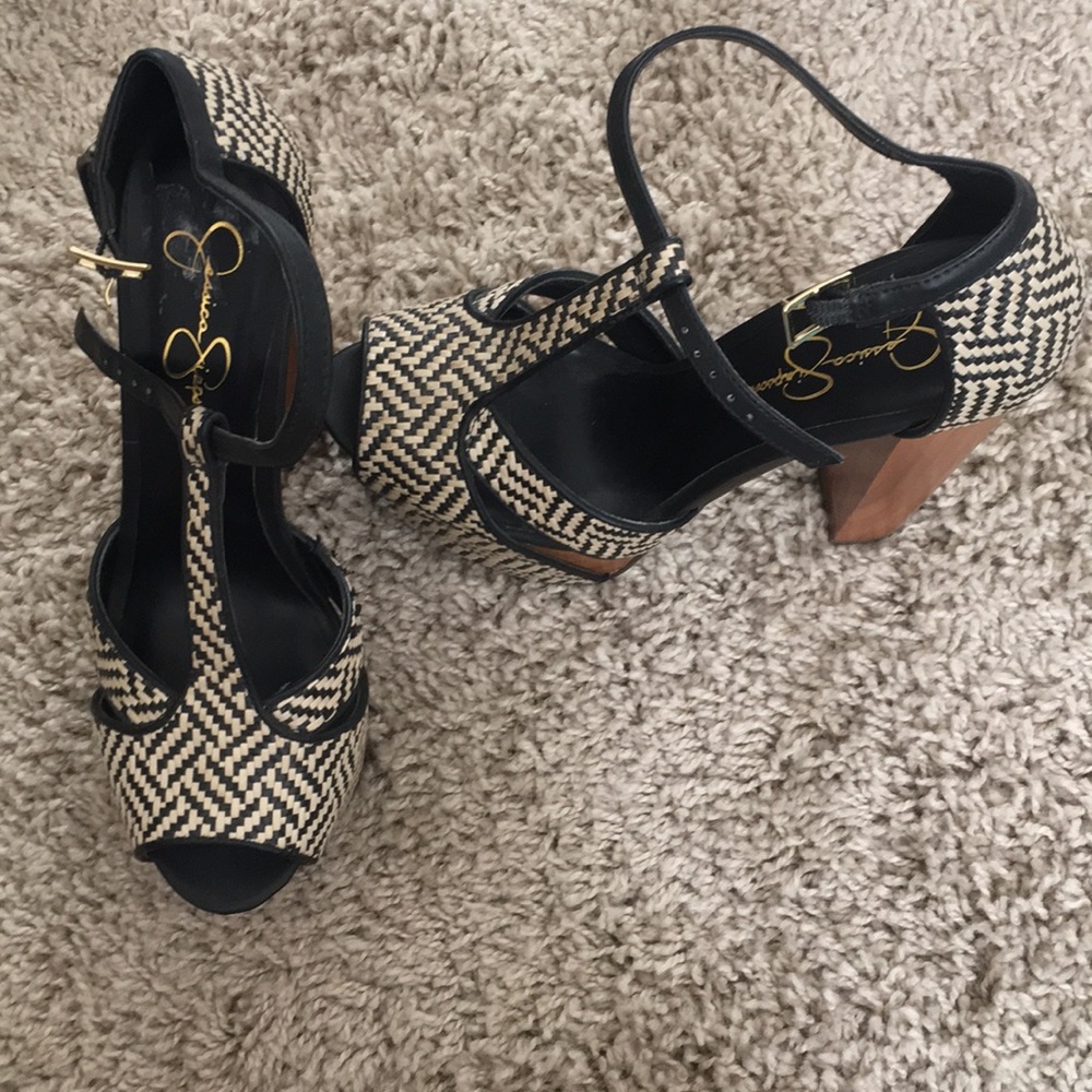 Jessica Simpson platform heals