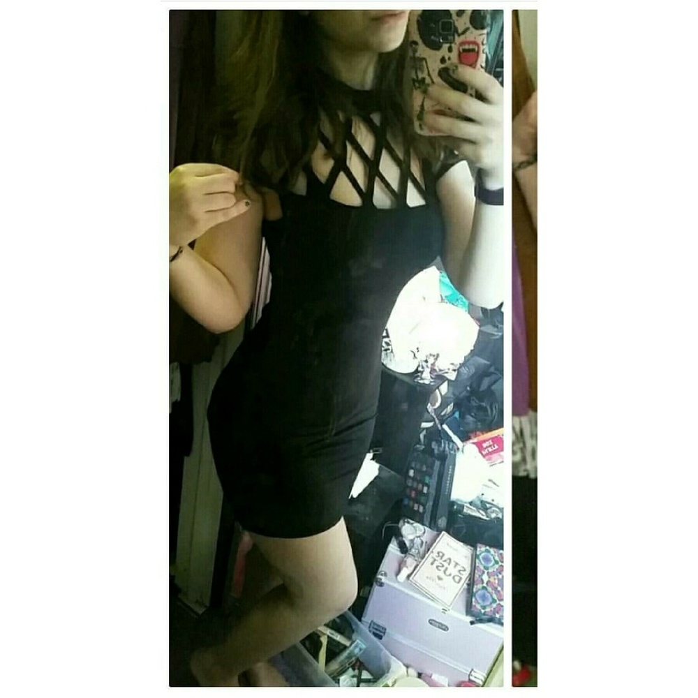 Black bodycon dress