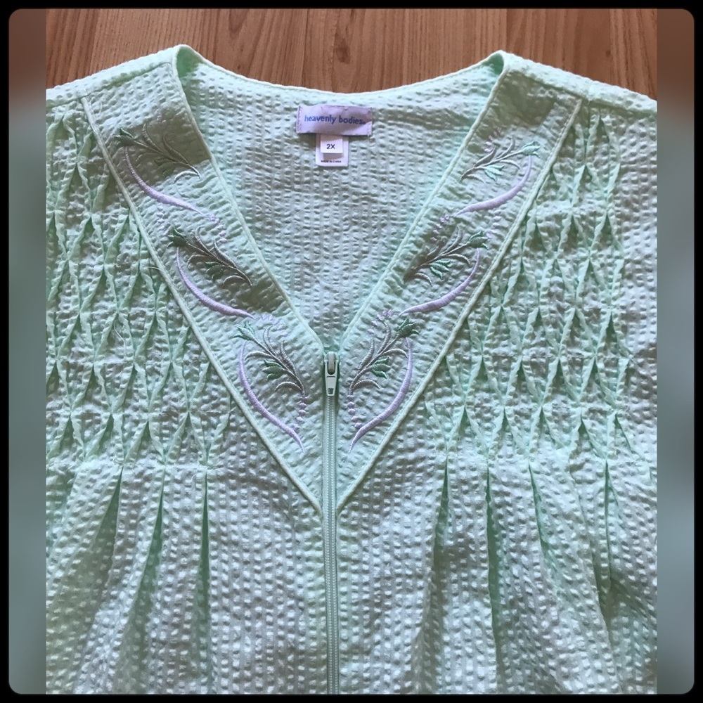 ✨🆕 NWT- ZIP UP ROBE (Duster) ✨ - Picture 3 of 5