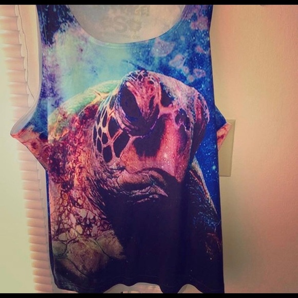 space turtle tank top - Picture 2 of 3