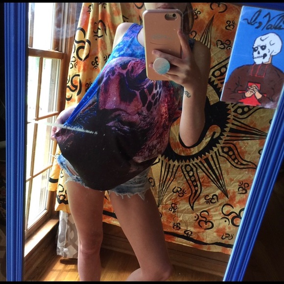 space turtle tank top - Picture 3 of 3