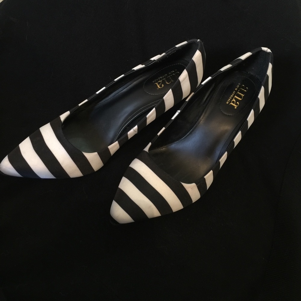 Striped pumps