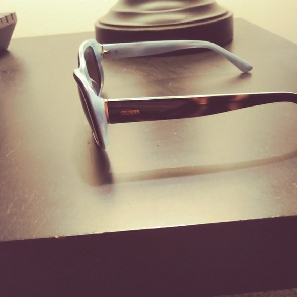 Guess sunglasses - Picture 2 of 2