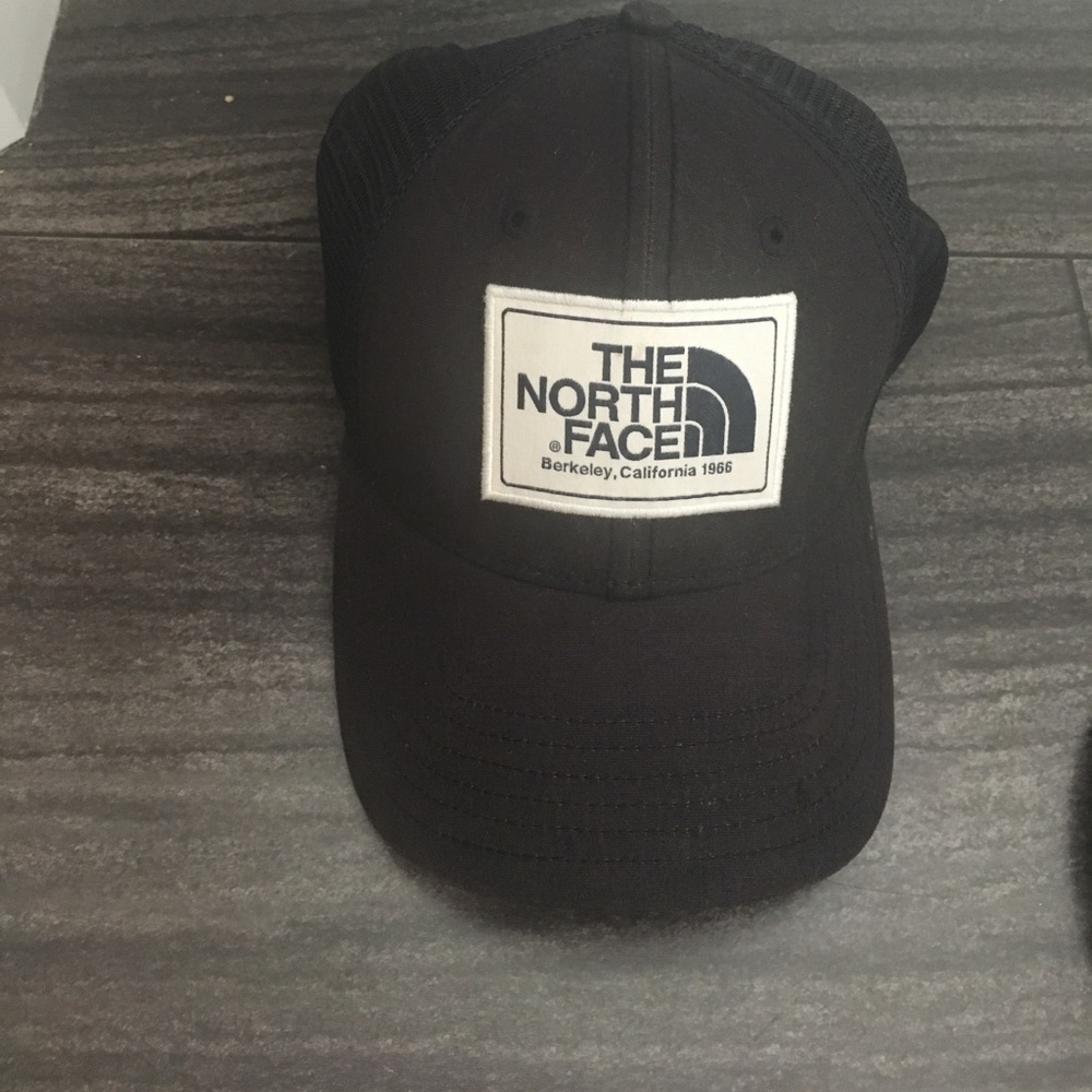 Black SnapBack NORTH FACE hat