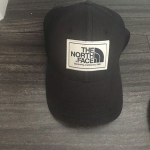 Black SnapBack NORTH FACE hat