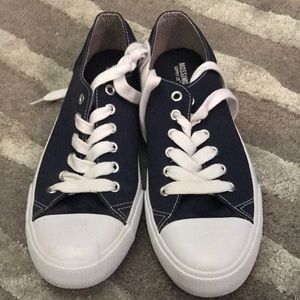 Mossimo tennis shoes