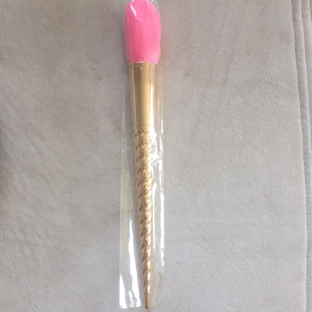 Brand New, Authentic Tarte "Magic Wands" Brush Set - Picture 3 of 6