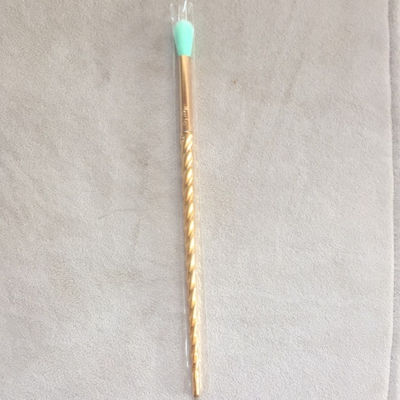 Brand New, Authentic Tarte "Magic Wands" Brush Set - Picture 4 of 6