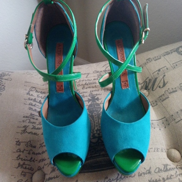 Shoes - Picture 2 of 5