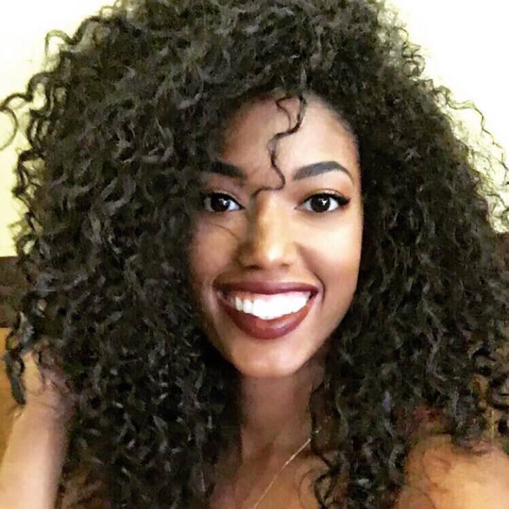 Meet your Posher, Ona alicia