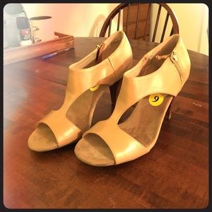 Adrienne Vittadini heels