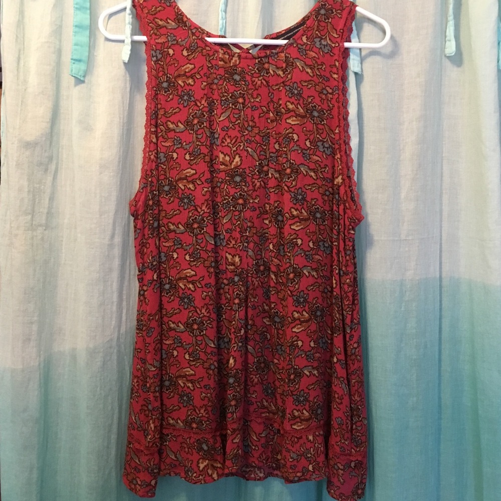 Flowy and floral maroon tank top