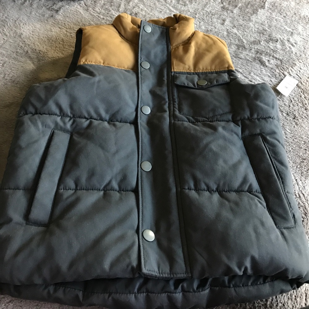 Super stylish puffy old navy vest size 6-7