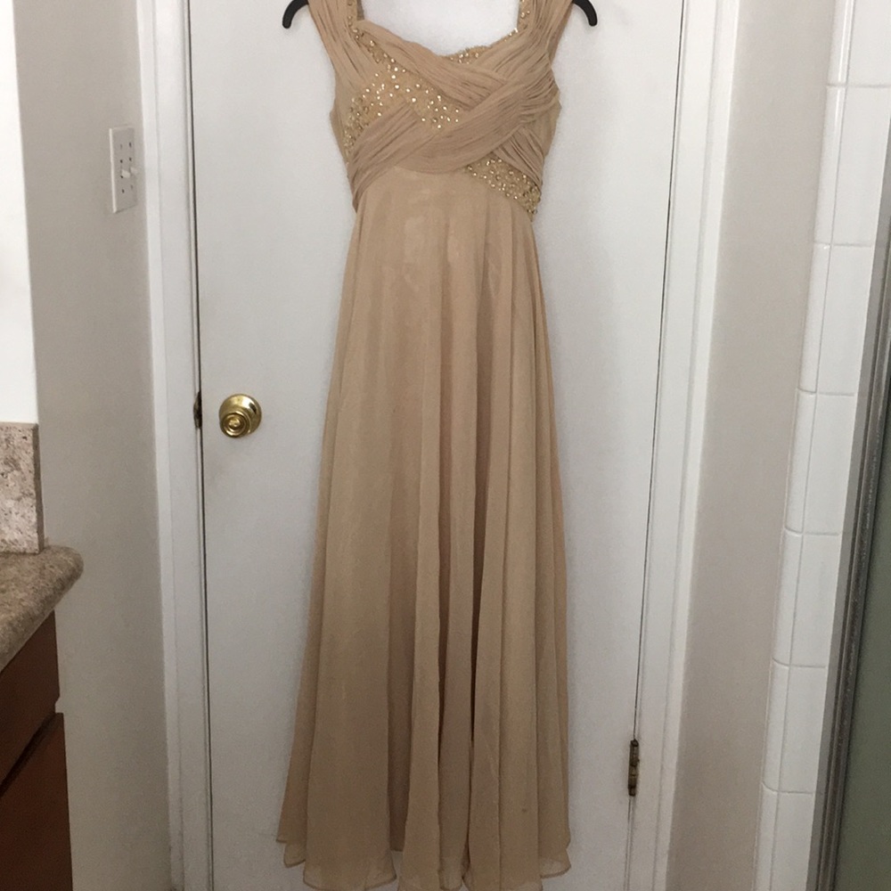 Item #208 Ladies Gown/Formal Wear.