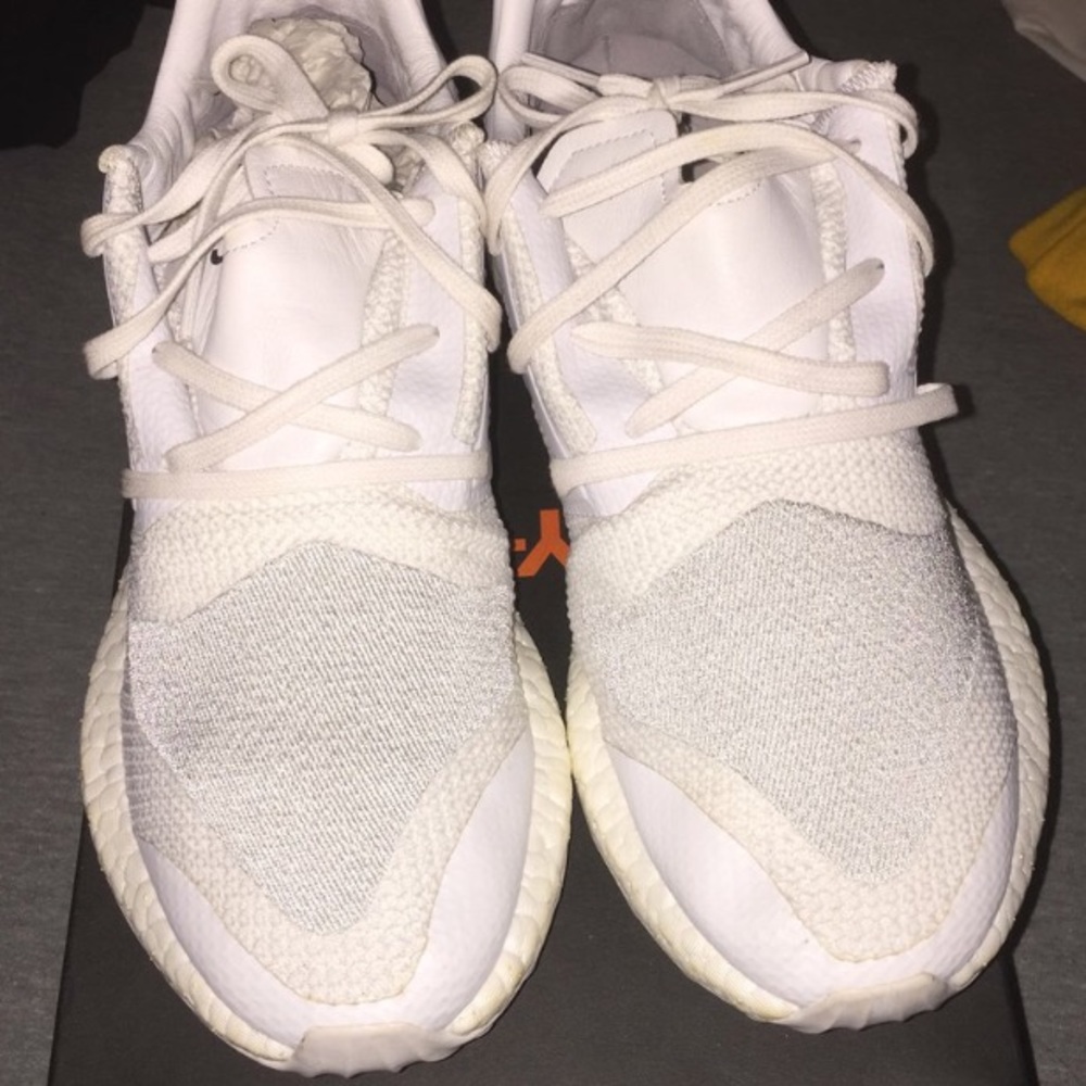 ADIDAS
Y-3 PUREBOOST "CRYSTAL WHITE"