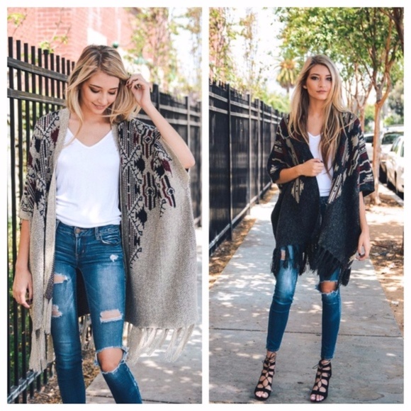 Sweaters - Oatmeal printed poncho