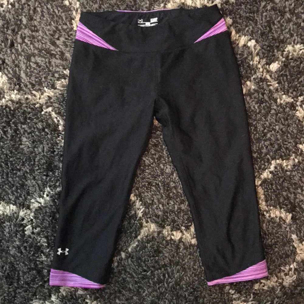 Black small under Armour cropped leggings