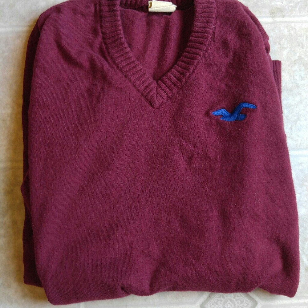 Basically new Hollister maroon sweater