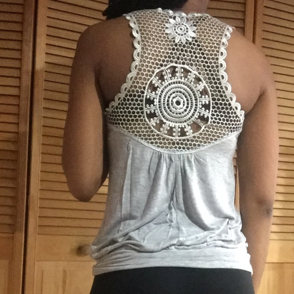 SHELLY Women’s Gray top