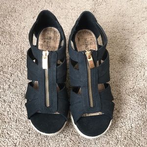 Adorable Black Wedges