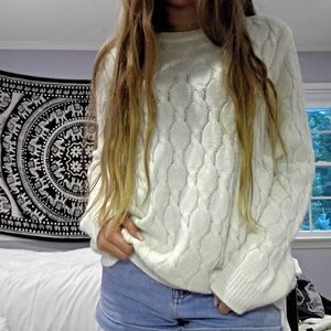 FOREVER 21 💙 very comfy white sweater